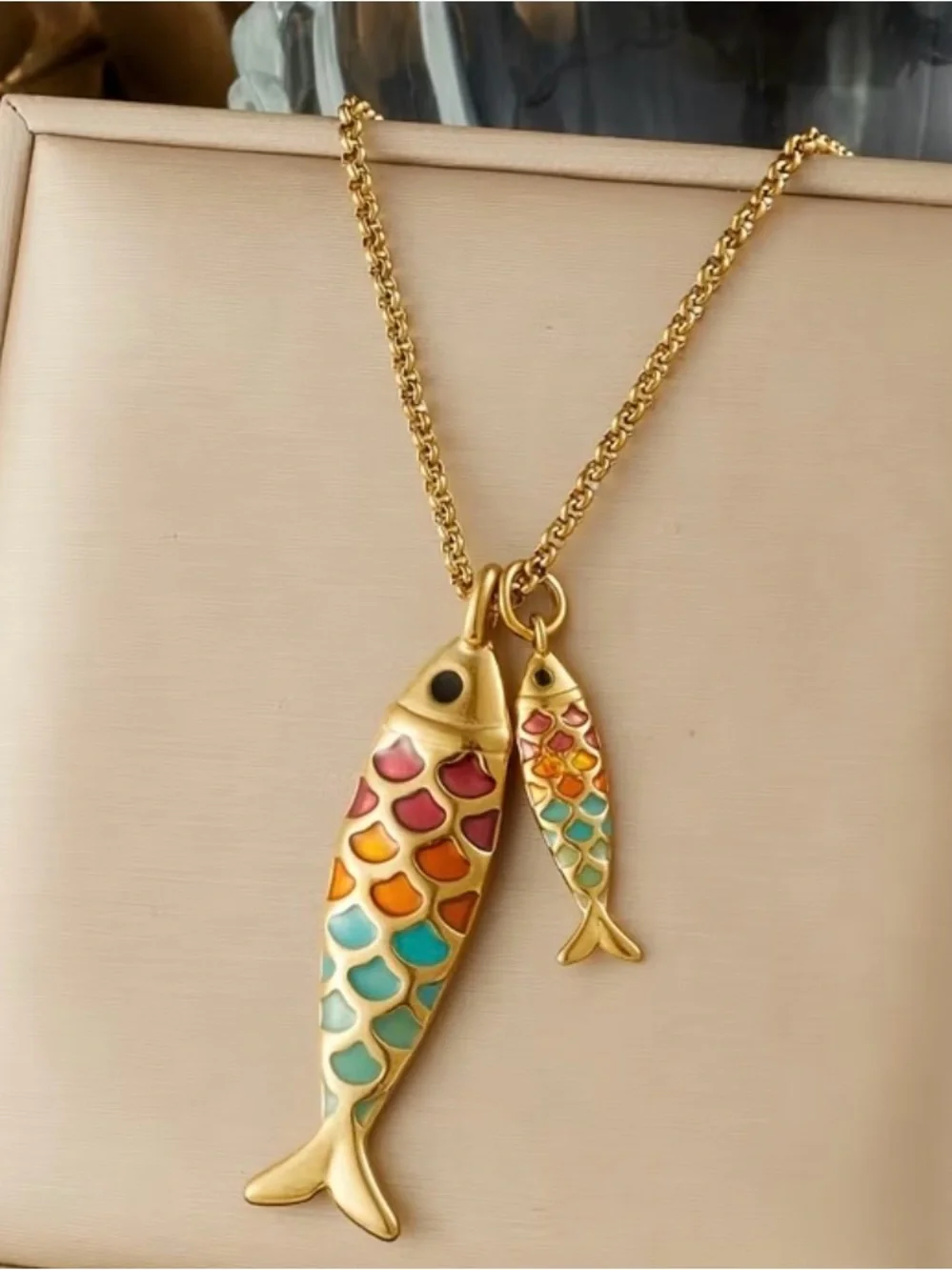 N/A elegant gold